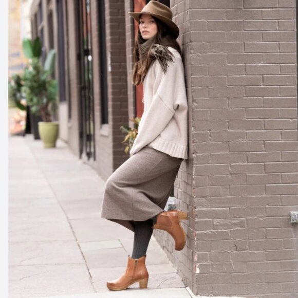 NEW Dansko Shayna Heeled Chelsea Boots - Leather Luggage For Women 257 7S4 - Picture 5 of 12